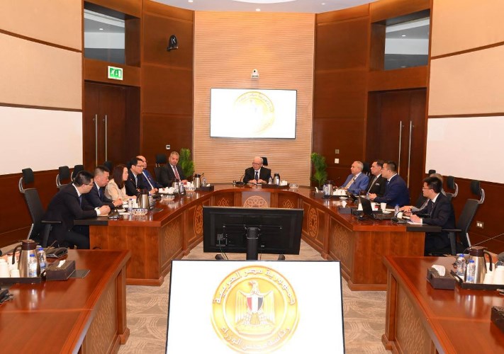 التقى الدكتور حسين عيسى، نائب رئيس مجلس الوزراء للشؤون الاقتصادية مع وفد صيني
