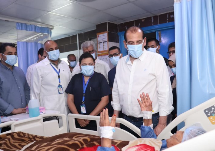نائب وزير الصحة يجري جولة مفاجئة بمنشآت القاهرة وإحالة متغيبين عن العمل للتحقيق