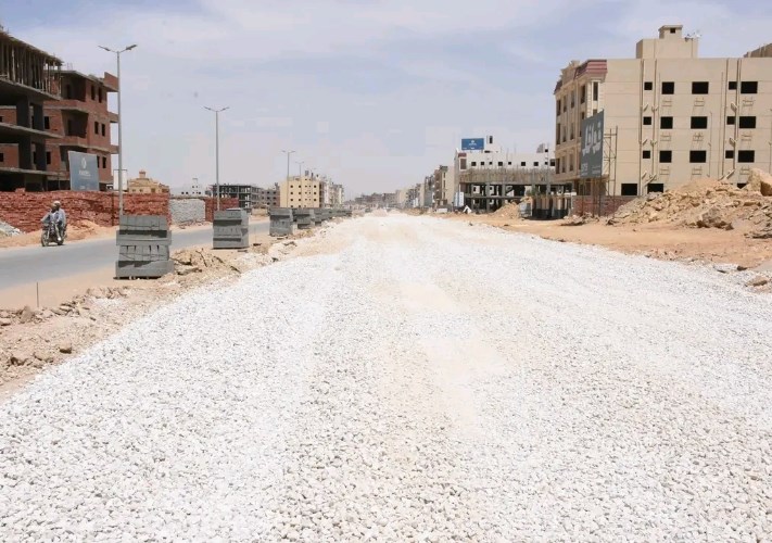نائب وزير الإسكان يتفقد مشروعات المرافق بـ القاهرة الجديدة 