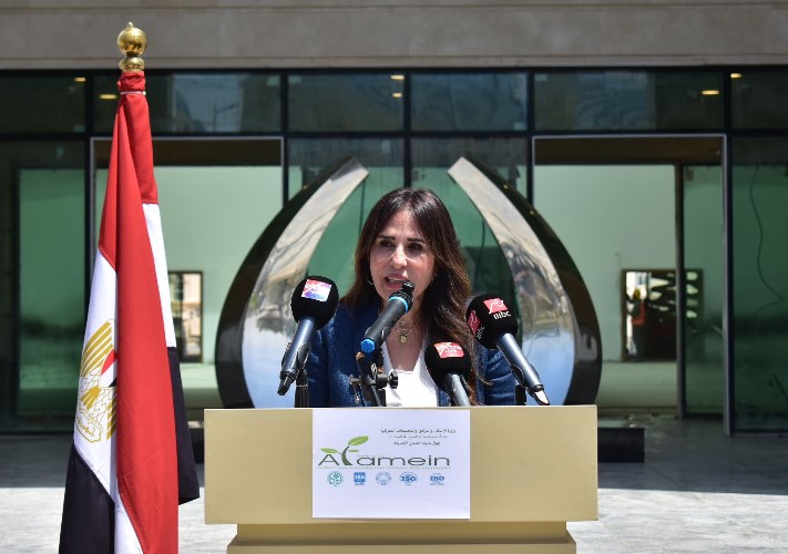 راندة المنشاوي في مؤتمر صحفي بمدينة العلمين