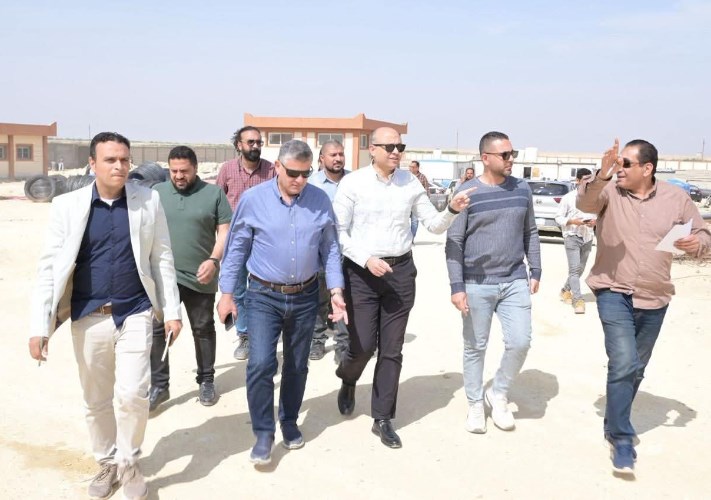 مسئولو الإسكان 
