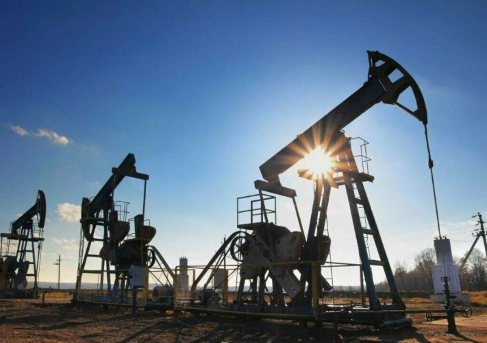 أسعار النفط تتراجع الجمعة مع اقتراب التوصل إلى اتفاق بين الولايات المتحدة وإيران