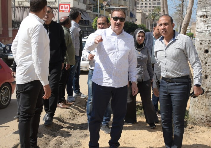 محافظ بورسعيد يتفقد مشروع تطوير كورنيش
