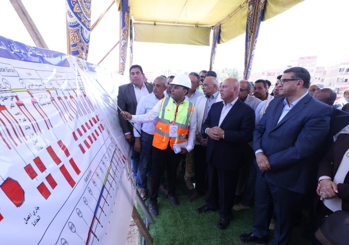 وزير النقل يشهد التشغيل التجريبي لكوبري أبوشوشة بقنا
