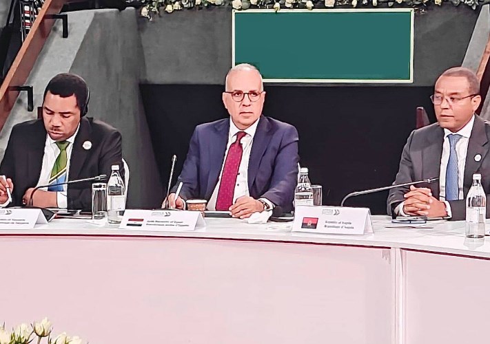 وزير الري يشارك في مائدة مستديرة لتعزيز الأمن المائي والزراعي