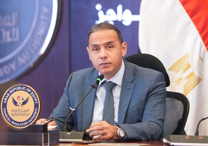 الدكتور إسلام عزام