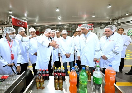 مدبولي يفتتح خط إنتاج جديد لكوكاكولا هيلينك مصر