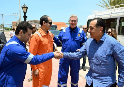رئيس الوزراء يتفقد مواقع إنتاج الغاز الطبيعي بمنطقة غرب الدلتا