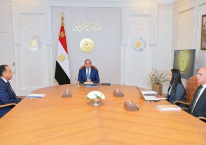 السيسي مع مدبولي ووزيرة التضامن