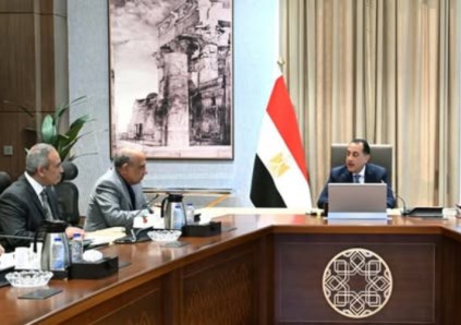 عقد الدكتور مصطفى مدبولي، رئيس مجلس الوزراء، اجتماعاً مساء اليوم؛ لمتابعة إجراءات توفير التمويل المطلوب لمشروعات الطاقة الجديدة والمتجددة