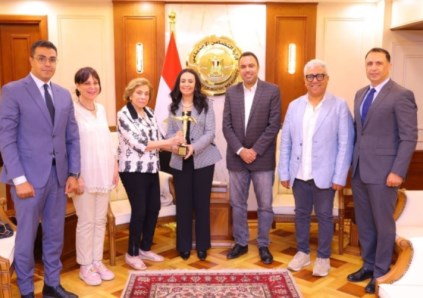 وزيرة التضامن من وفد مهرجان أسوان 