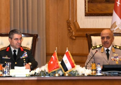 أحمد خليفة يلتقى رئيس هيئة الأركان