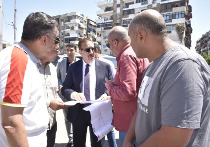 محافظ بورسعيد يتفقد المناطق السكنية