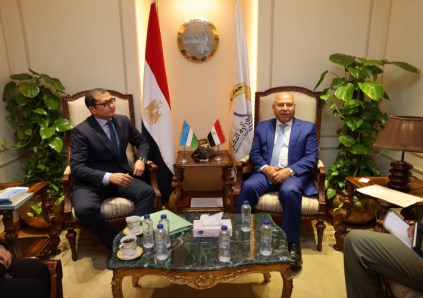 وزير النقل مع سفير أوزبكستان