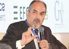  أيمن عبدالحميد رئيس شركة التعمير للتمويل العقاري «الأولى»