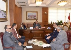 محافظ بورسعيد يستقبل المستثمرين