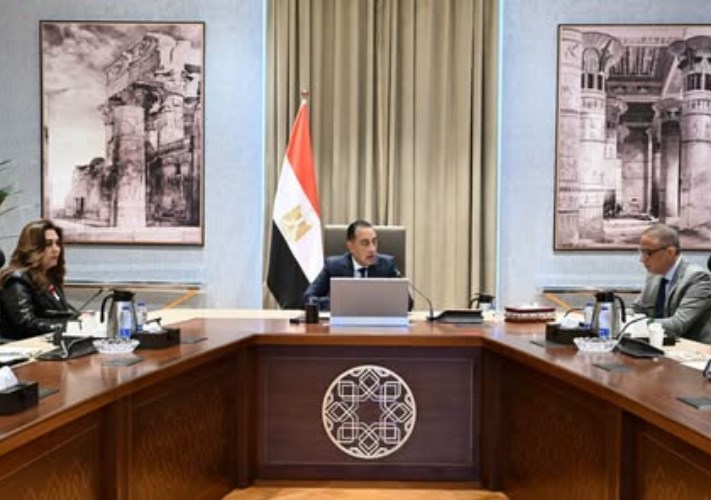 مدبولي يستعرض موقف تنفيذ عدد من مشروعات الخطة الاستثمارية للجيزة