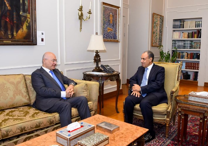 وزير الخارجية يبحث مع مسؤول أممي أبرز القضايا المرتبطة باللاجئين