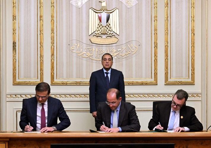  شهد الدكتور مصطفى مدبولي، رئيس الوزراء، مساء اليوم؛ مراسم توقيع اتفاقيتين إطاريتين لفض تشابكات مالية تاريخية
