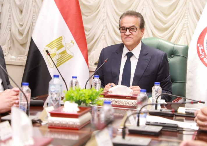 وزير الصحة يبحث مع رئيس مركز باراكير لطب العيون إنشاء فرع بالقاهرة