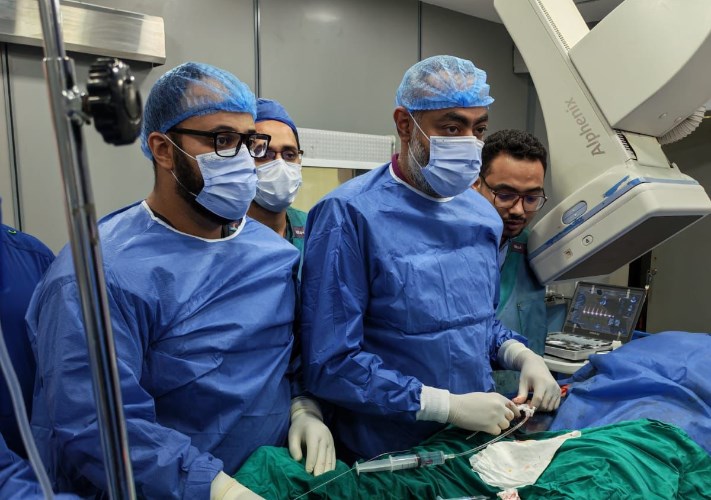 «الصحة»: الخبير المصري الأسترالي جوزيف حنا يجري 13 عملية قلب متقدمة بالمجان