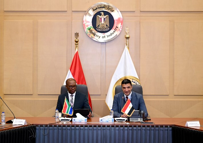  خالد هاشم وزير الصناعة 