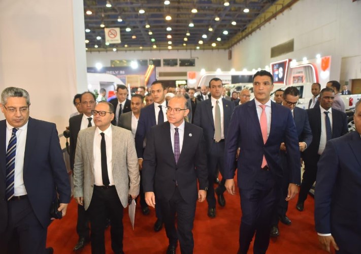 وزير الاستثمار يفتتح معرض الأهرام لسيارات النقل 2026