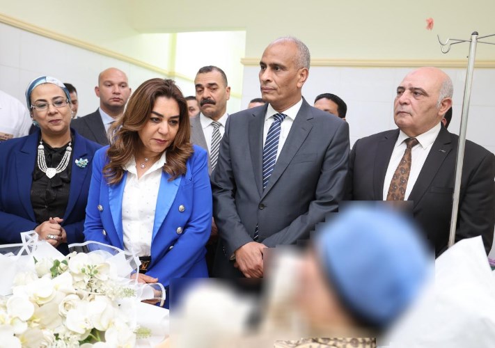 زيارة رئيسة قرية أُصيبت أثناء إزالة تعدٍ على أرض زراعية