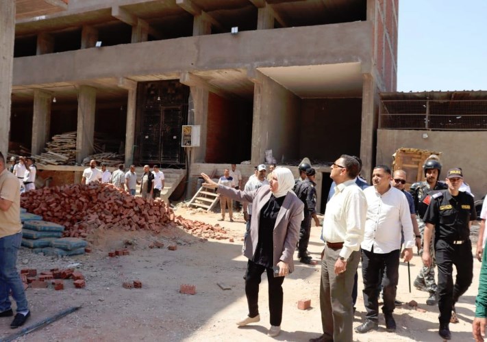 محافظ القليوبية يشهد إزالة مبنى مخالف على مساحة 700 متر بشبرا الخيمة