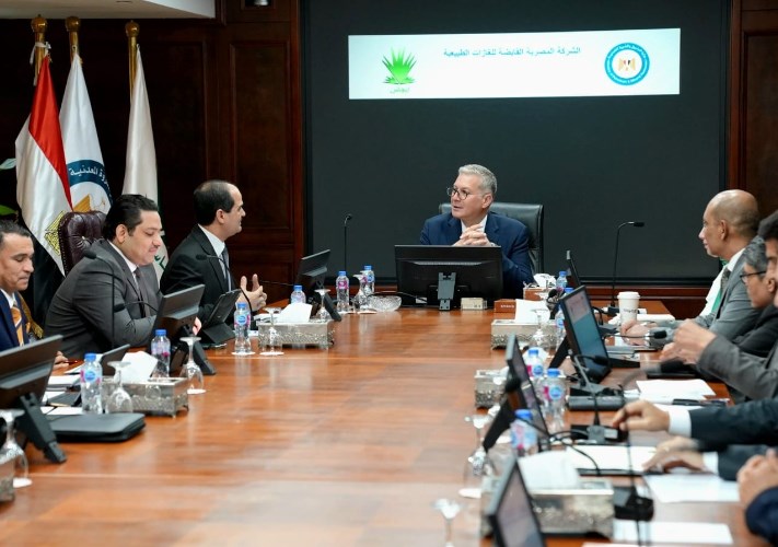 وزير البترول يوجه بتوفير الدعم والتيسيرات اللازمة للإسراع في تنفيذ المشروعات الاستثمارية