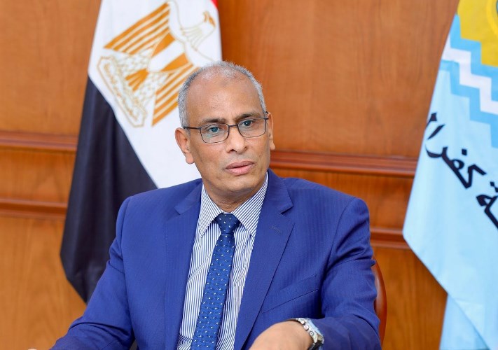 محافظ كفرالشيخ يوجه بتشغيل مواقف المحافظة بالطاقة الشمسية وتعزيز الرقابة