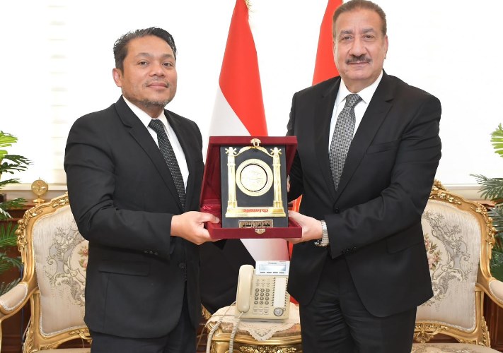 محافظ بورسعيد يستقبل سفير ماليزيا
