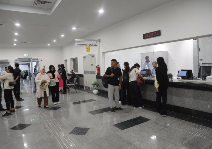 النقل: توافد الركاب على مونوريل شرق النيل في أول أيام التشغيل الكامل