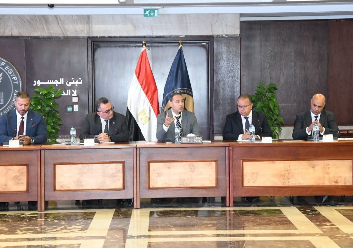 الدكتور إسلام عزام
