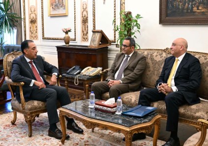 رئيس الوزراء مستقبلًا باسل رحمي ومصطفى إسماعيل