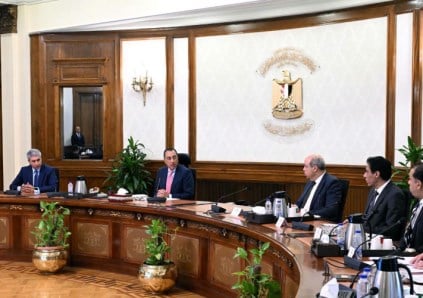 رئيس الوزراء يتابع إجراءات تيسير دخول السائحين إلى البلاد