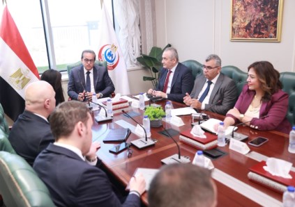 وزير الصحة مع وفد البنك الأوروبي 
