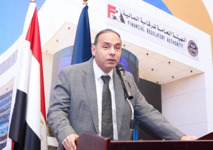 د. إسلام عزام رئيس هيئة الرقابة المالية 