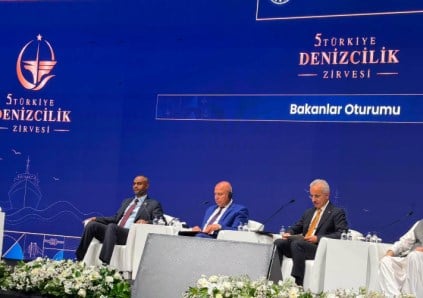 وزير النقل يشارك في القمة البحرية التركية