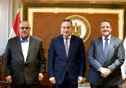 وزير التعليم العالي يبحث مع نقيب المهندسين تعزيز الابتكار وربط البحث العلمي باحتياجات الصناعة وسوق العمل