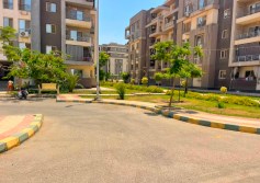 متابعة مشروعات التنمية والخدمات بالعاشر وحدائق العاشر