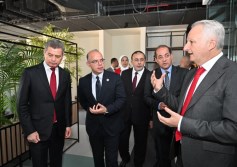 وزير الاستثمار 