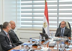 وزير الاستثمار مع مسئولي شركة بروكتر آند جامبل