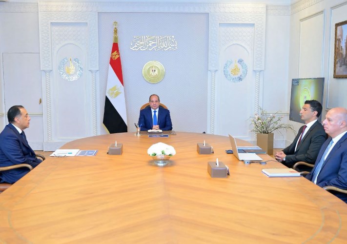 السيسي مع وزير الصناعة