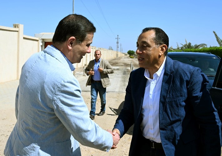 رئيس الوزراء يتفقد مزرعة "العمار" ويؤكد دعم الدولة لتنمية الثروة الحيوانية والأمن الغذائي
