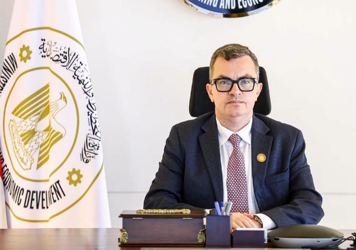  الدكتور أحمد رستم وزير التخطيط