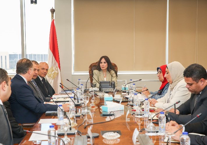 وزيرة الإسكان تستقبل مسئولي شركة BAMAG الألمانية