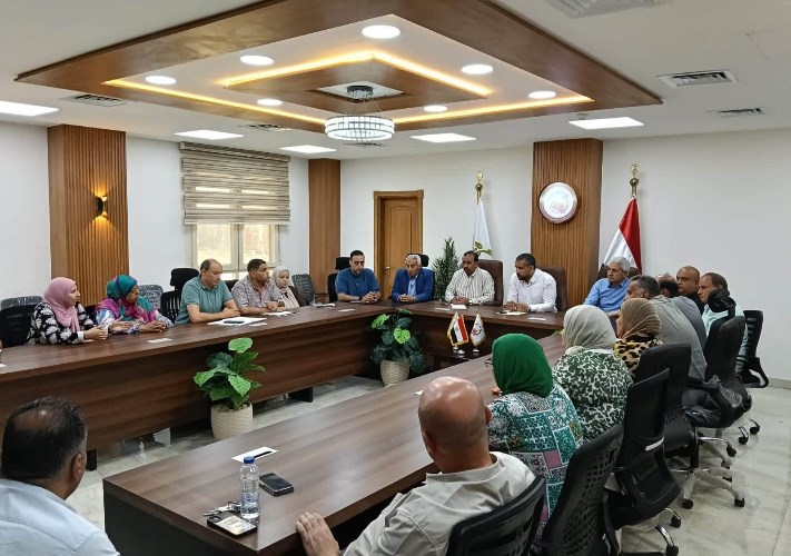 متابعة  مشروعات الطرق والمرافق وتوفيق أوضاع الأراضي بمدينة العبور الجديدة