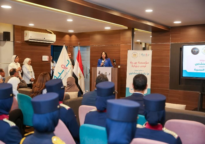 وزيرة الإسكان في زيارة لمستشفى بهية
