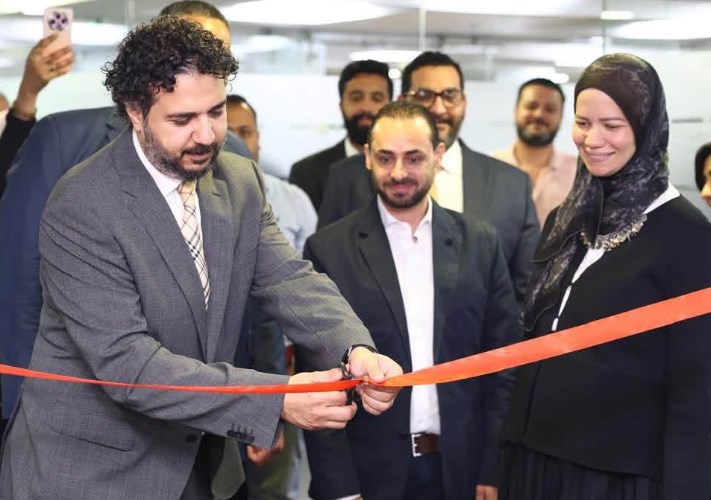 عملية قص الشريط